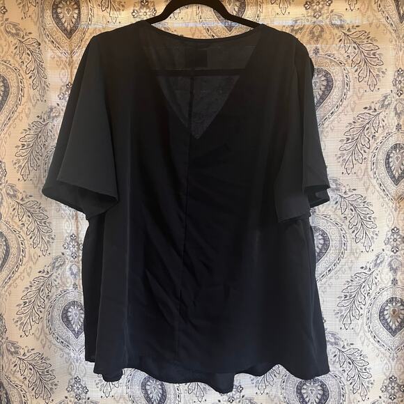 Bloomchic Navy Floral Embroidered Top Size 14-16 - Picture 2 of 8